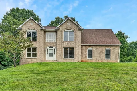 62 Meadowview Ct, Roanoke, VA 24019