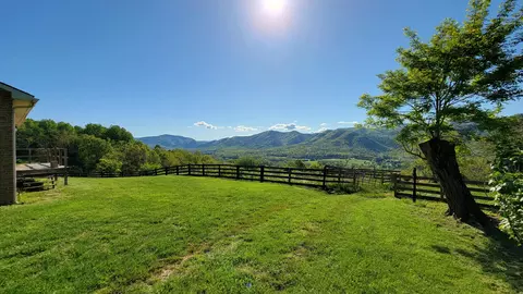 233 Shawnee Hill Trl, Raphine, VA 24472 photo 4