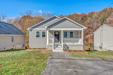 925 Quail Ln, Salem, VA 24153