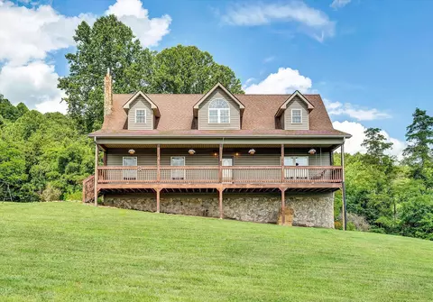 1257 Green Mountain Rd, Vinton, VA 24179