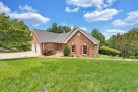 5818 Winnbrook Dr, Roanoke, VA 24018
