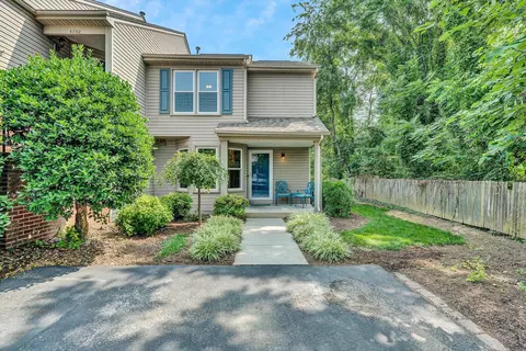 4744 Oakcliff Dr, Roanoke, VA 24018