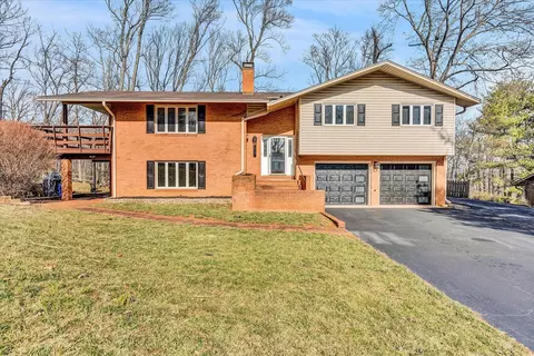 6961 Campbell Dr, Salem, VA 24153