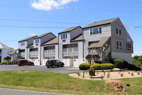 16109 Smith Mountain Lake Pkwy #S-1, Huddleston, VA 24104