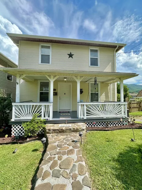 615 Alleghany St, Clifton Forge, VA 24422