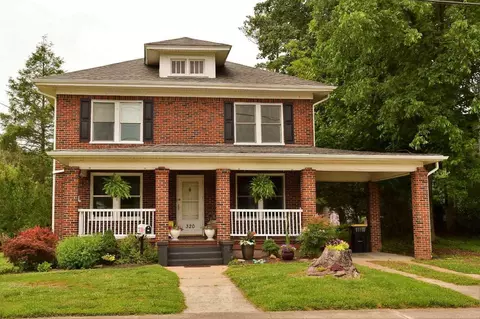 320 Diamond Ave, Rocky Mount, VA 24151