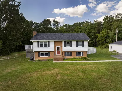 1567 Timber Rdg, Buchanan, VA 24066