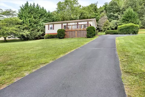 2515 Springwood Rd, Fincastle, VA 24090