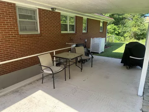 1206 E Dolly Ann Dr, Covington, VA 24426 photo 5