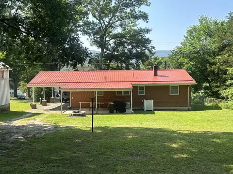1206 E Dolly Ann Dr, Covington, VA 24426 photo 8