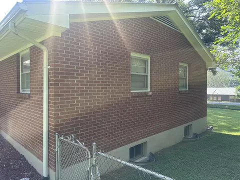 1206 E Dolly Ann Dr, Covington, VA 24426 photo 7