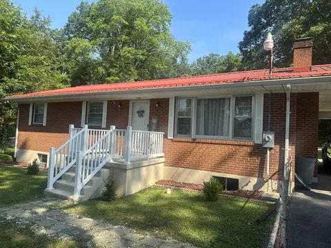 1206 E Dolly Ann Dr, Covington, VA 24426 photo 2