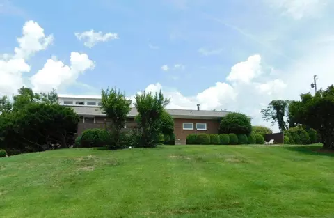 607 Diamond Rd, Salem, VA 24153