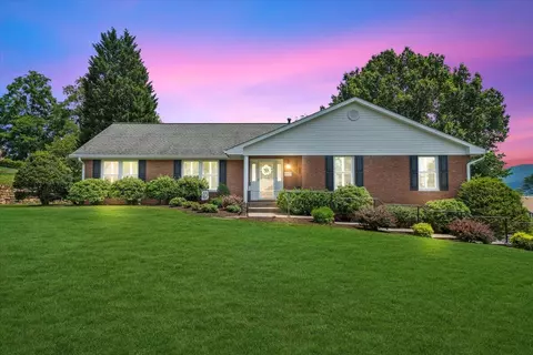 5007 Labradore Dr, Roanoke, VA 24012