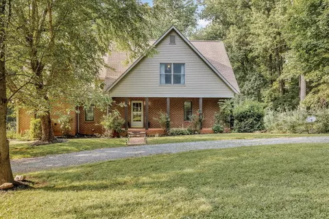 205 Hunting Ln, Goode, VA 24556