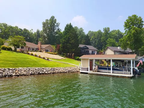 71 Windtree Point Dr, Moneta, VA 24121