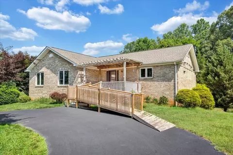 114 Saint Gregory Pl, Wirtz, VA 24184