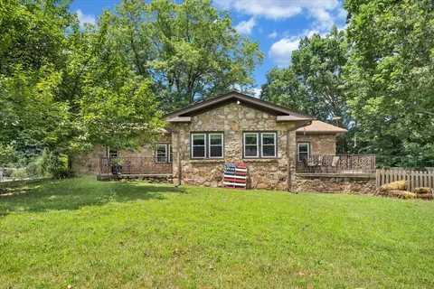 303 Ingal Blvd, Salem, VA 24153