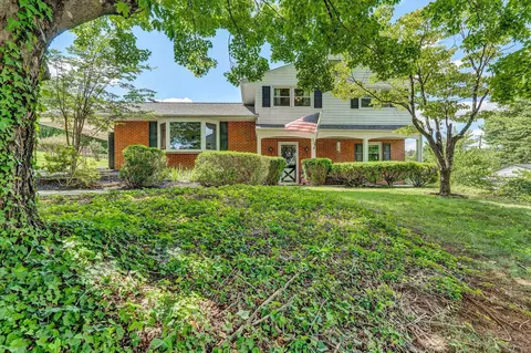 3109 Longhorn Rd, Roanoke, VA 24018