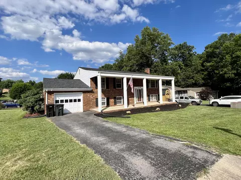 2118 Montgomery Cir, Vinton, VA 24179