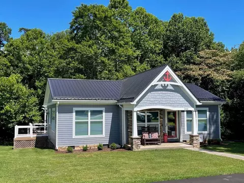 300 Belle Isle Dr, Union Hall, VA 24176