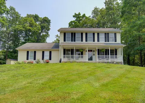 260 Rollingwood Ct, Troutville, VA 24175
