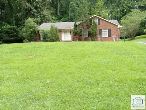 1015 Indian Trl, Martinsville, VA 24112
