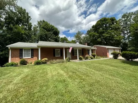 5711 Scenic Hills Dr, Roanoke, VA 24018