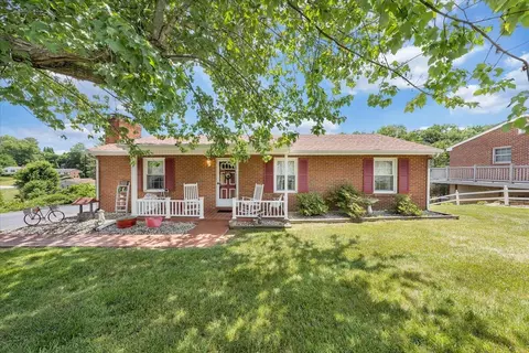 5238 Lakeland Dr, Roanoke, VA 24018