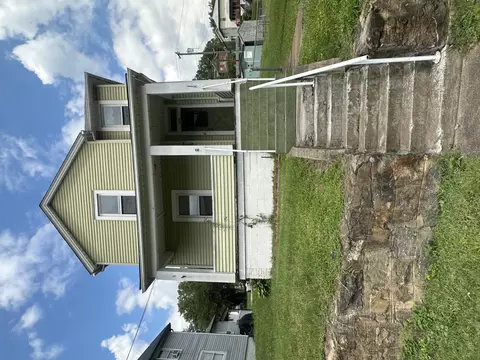 626 W Ridgeway St, Clifton Forge, VA 24422