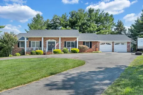 2 Pinehurst Dr, Daleville, VA 24083