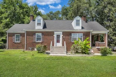 212 Juniper St NW, Roanoke, VA 24017