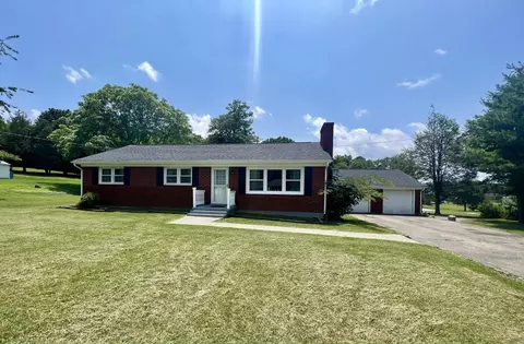 2945 Baker Dr, Vinton, VA 24179 photo 2