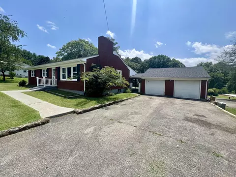 2945 Baker Dr, Vinton, VA 24179 photo 3