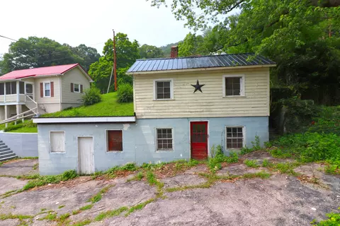 210 High St, Eagle Rock, VA 24085 photo 6