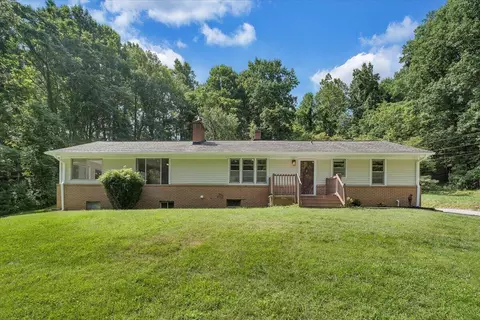 8580 Martins Creek Rd, Roanoke, VA 24018