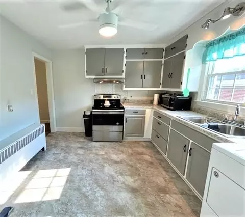 220 E Gray St, Covington, VA 24426 photo 8