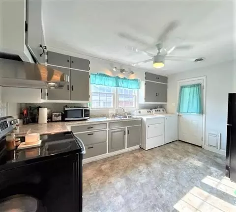 220 E Gray St, Covington, VA 24426 photo 7