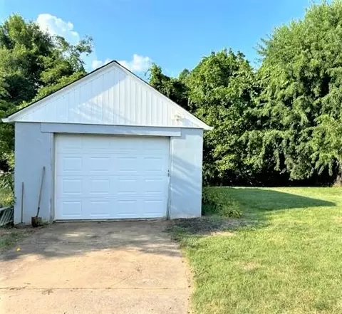 220 E Gray St, Covington, VA 24426 photo 16