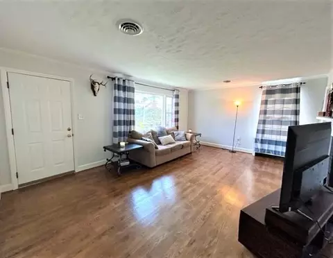 220 E Gray St, Covington, VA 24426 photo 3