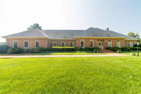 564 Old Pocket Rd, Lynch Station, VA 24571