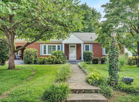 5221 Woodbury St NW, Roanoke, VA 24012