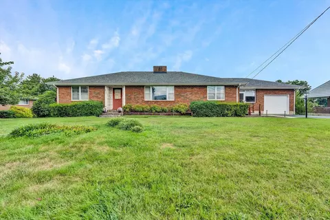 811 Ridgecrest Dr, Roanoke, VA 24019