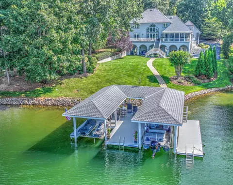 140 Spinnaker Sail Ct, Moneta, VA 24121
