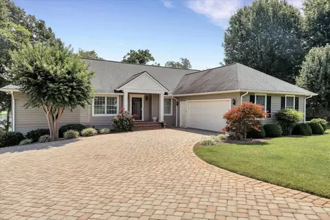 110 Lands End Rd, Penhook, VA 24137