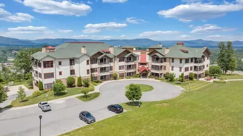5420 The Peaks Dr, Roanoke, VA 24018