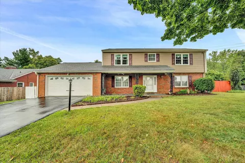 5240 Luwana Dr, Roanoke, VA 24018