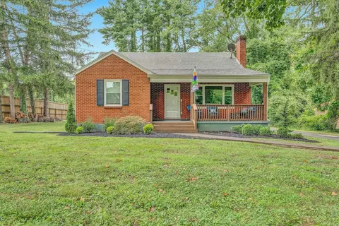 7204 Plantation Rd, Roanoke, VA 24019