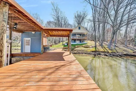 2919 Skyway Dr, Moneta, VA 24121