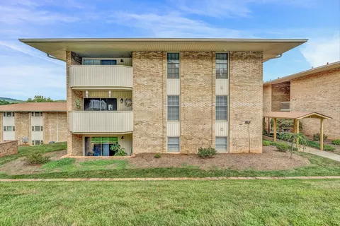 5260 Crossbow Cir #4C, Roanoke, VA 24018